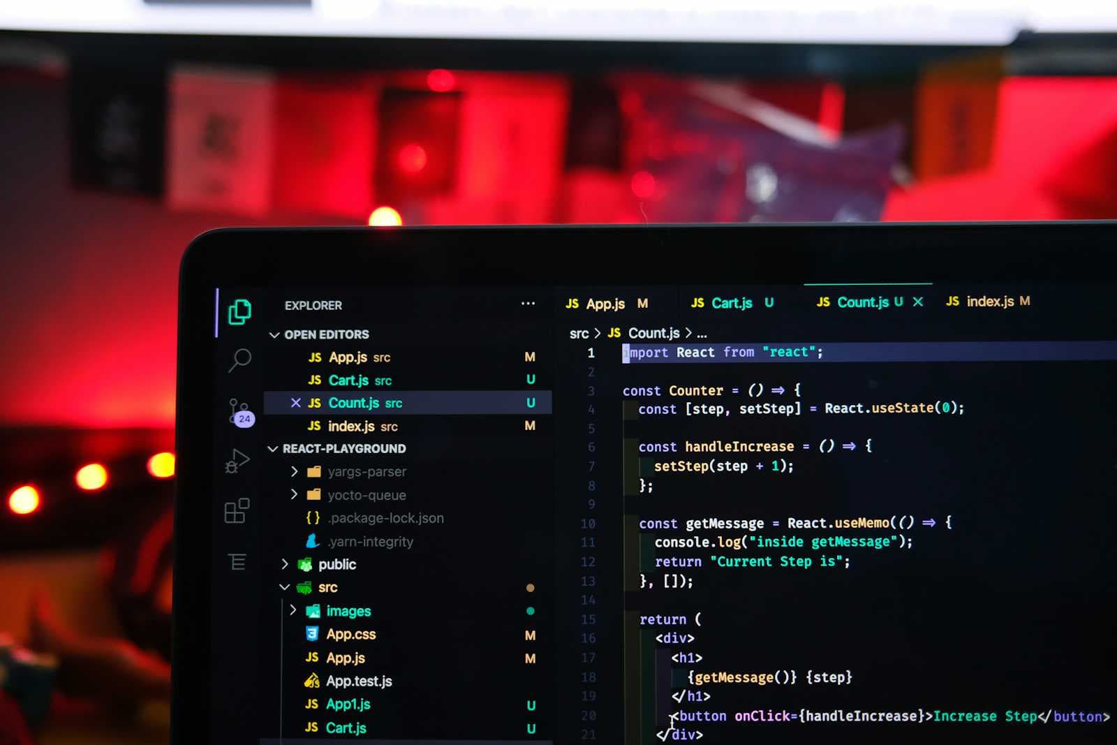Pedang Bermata Dua JavaScript: Memahami Bahaya Terselubung di Balik eval() dan innerHTML